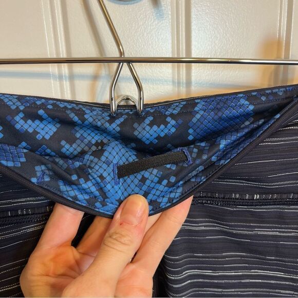 Lululemon Stripe Navy Crop - Picture 7 of 8